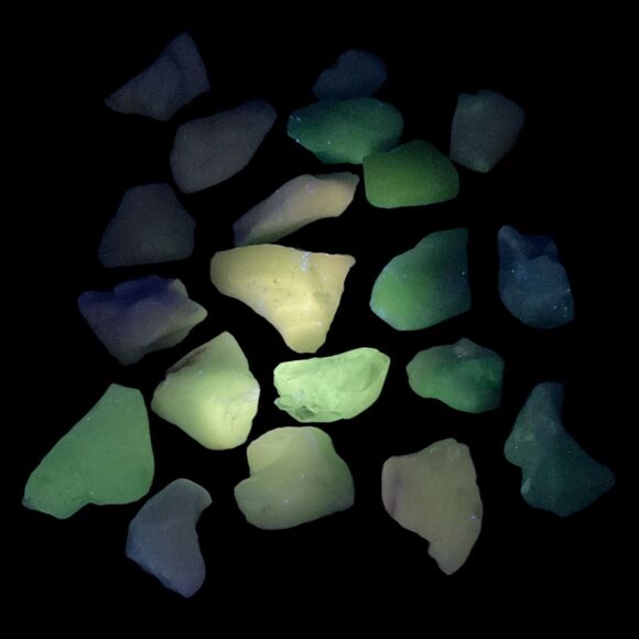 Art Glass Cullet Glowing Manganese Uranium Glass Bulk Assortment 2.5LBS #5GA1 - Picture 2 of 9